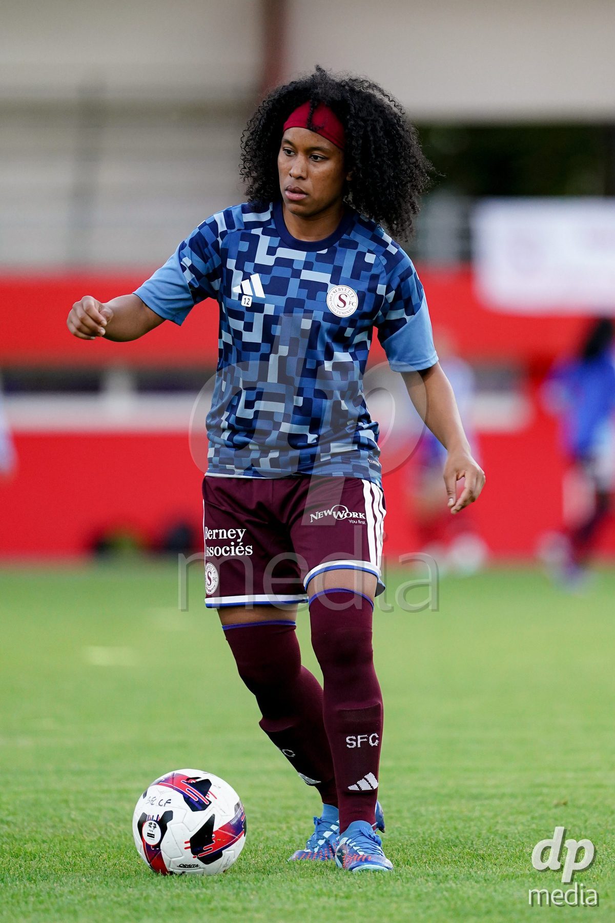 GENEVA, SWITZERLAND - OCTOBER 16: Players of Servette FC Chenois Feminin warming up during the AXA Women's Super League match between Servette FC Chenois Feminin and FC Luzern at Stade de Trois-Chene on October 16, 2026 in Geneva, Switzerland.