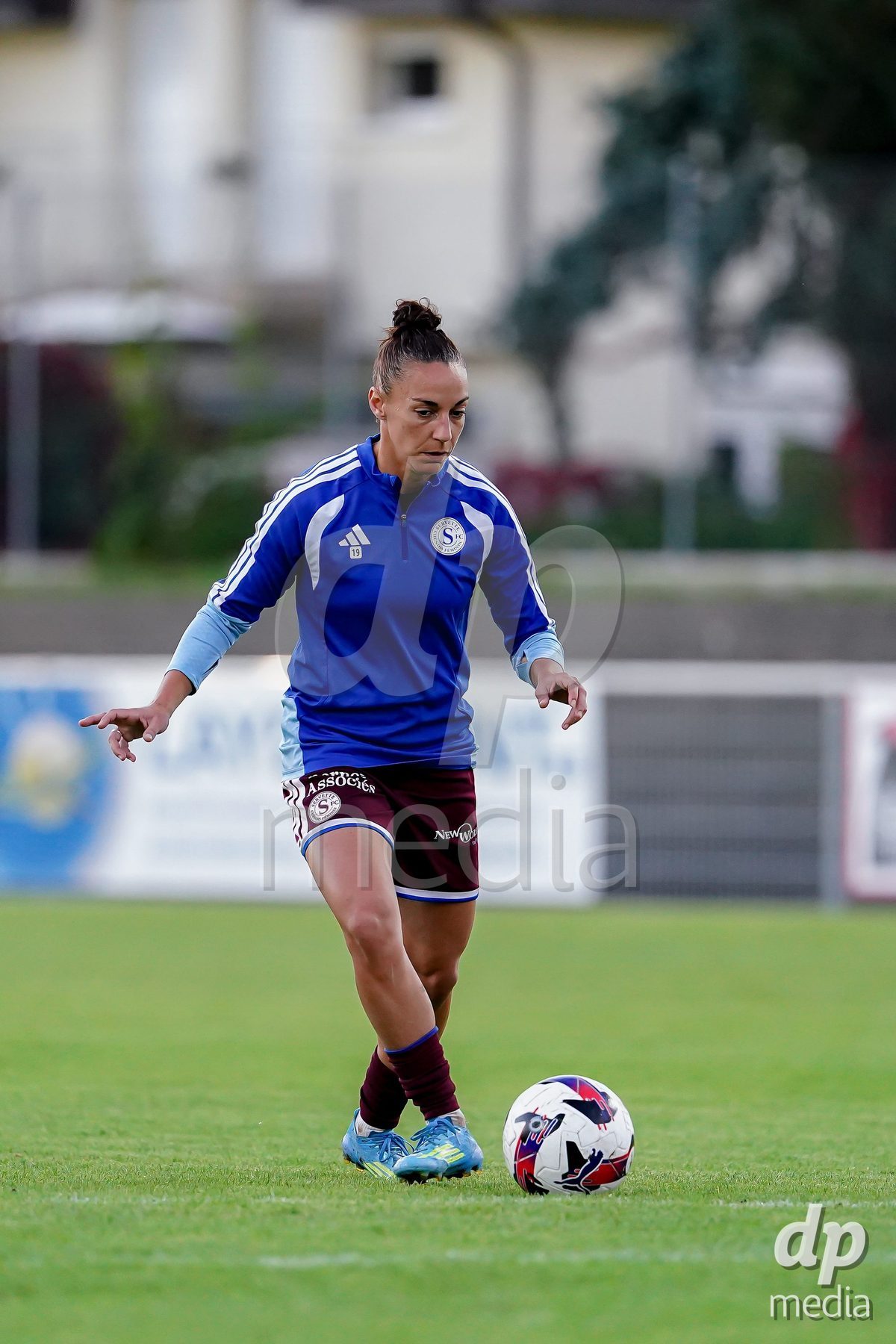 GENEVA, SWITZERLAND - OCTOBER 16: Players of Servette FC Chenois Feminin warming up during the AXA Women's Super League match between Servette FC Chenois Feminin and FC Luzern at Stade de Trois-Chene on October 16, 2026 in Geneva, Switzerland.