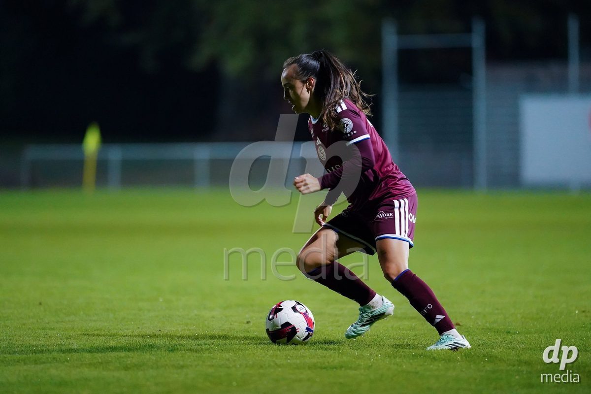 GENEVA, SWITZERLAND - OCTOBER 16:Joana Marchao of Servette FC Chenois Feminin controls the ball during the AXA Women's Super League match between Servette FC Chenois Feminin and FC Luzern at Stade de Trois-Chene on October 16, 2026 in Geneva, Switzerland.