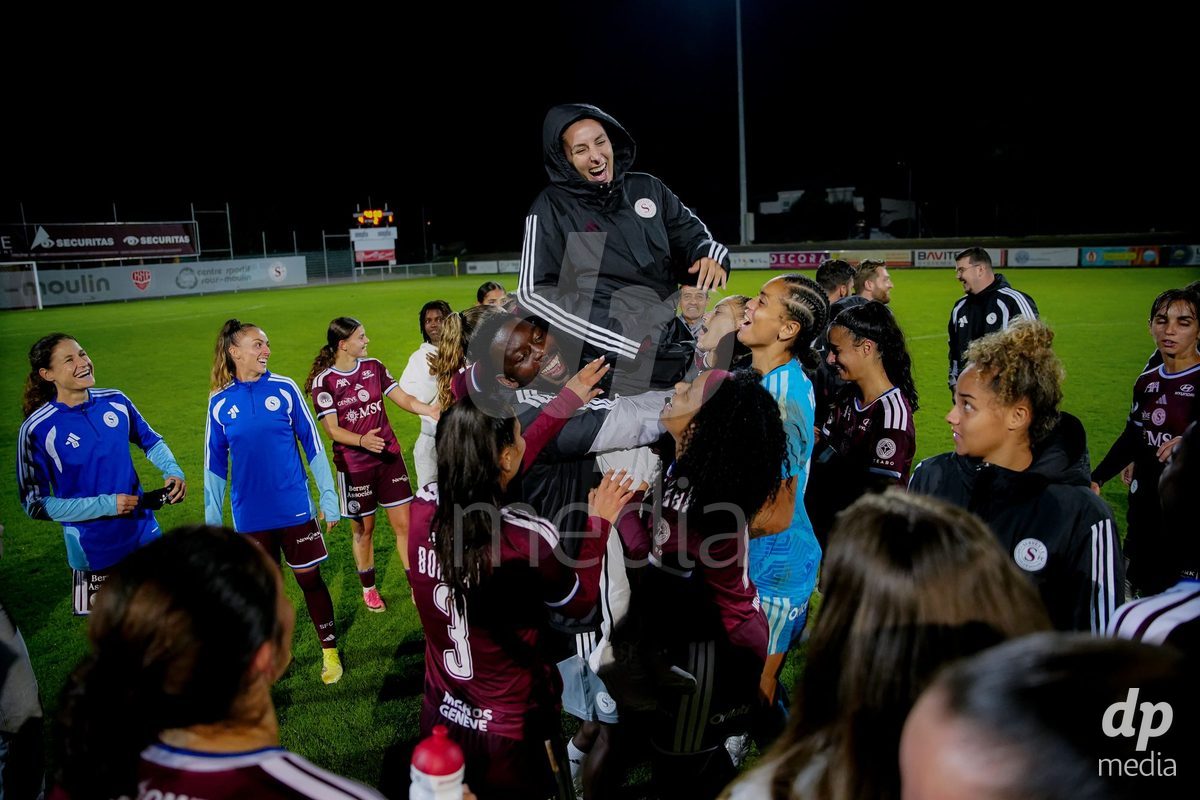 GENEVA, SWITZERLAND - OCTOBER 16: Servette FC Chenois Feminin celebrating after winning the AXA Women's Super League match between Servette FC Chenois Feminin and FC Luzern at Stade de Trois-Chene on October 16, 2026 in Geneva, Switzerland.