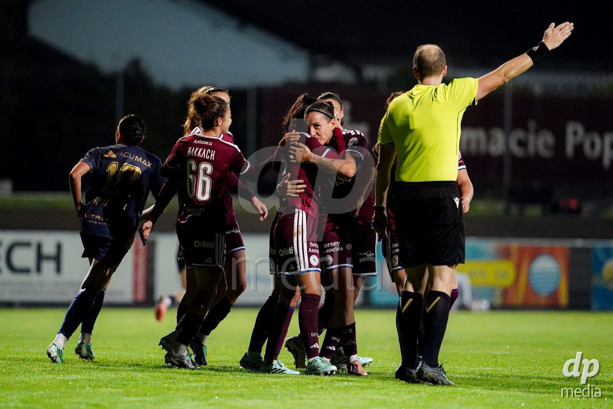 GENEVA, SWITZERLAND - OCTOBER 16: Gloria Marinelli of Servette FC Chenois Feminin celebrating with team after scoring teams third goal during the AXA Women's Super League match between Servette FC Chenois Feminin and FC Luzern at Stade de Trois-Chene on October 16, 2026 in Geneva, Switzerland.