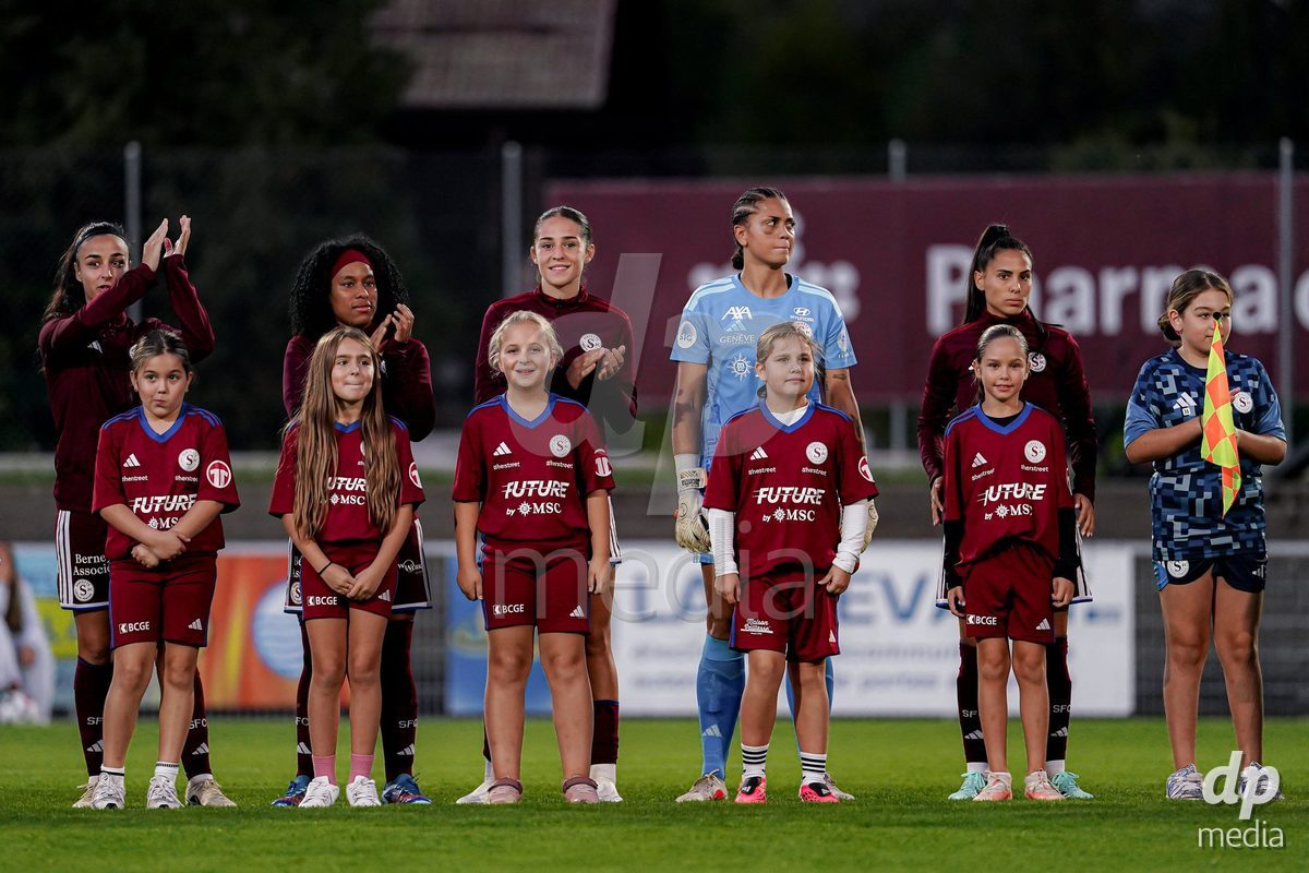 GENEVA, SWITZERLAND - OCTOBER 16: Players of Servette FC Chenois Feminin during the AXA Women's Super League match between Servette FC Chenois Feminin and FC Luzern at Stade de Trois-Chene on October 16, 2026 in Geneva, Switzerland.