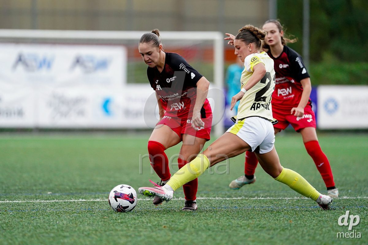 AARAU, SWITZERLAND - OCTOBER 17: Alisa Arthur of FC Basel 1893 battles for the ball during the AXA Women's Super League match between FC Aarau Frauen and FC Basel 1893 at Sportanlage Schachen on October 17, 2026 in Aarau, Switzerland.