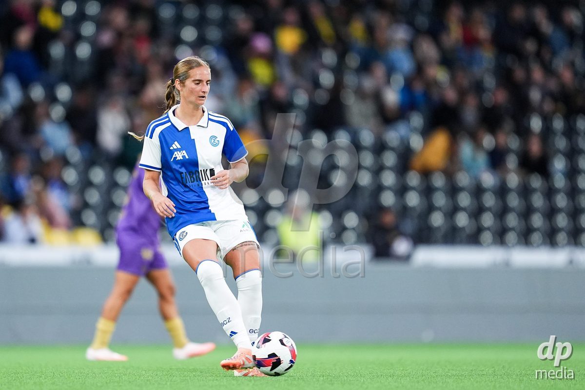BERN, SWITZERLAND - OCTOBER 17: Morgane Nicoli of Grasshopper Club Zurich passes the ball during the AXA Women's Super League match between BSC YB Frauen and GC Frauenfussball at Wankdorf Stadion on October 17, 2026 in Bern, Switzerland.