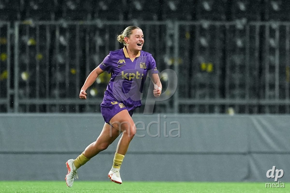 BERN, SWITZERLAND - OCTOBER 17: Leonie Sophie Koster of BSC YB Frauen celebrates the third goal during the AXA Women's Super League match between BSC YB Frauen and GC Frauenfussball at Wankdorf Stadion on October 17, 2026 in Bern, Switzerland.