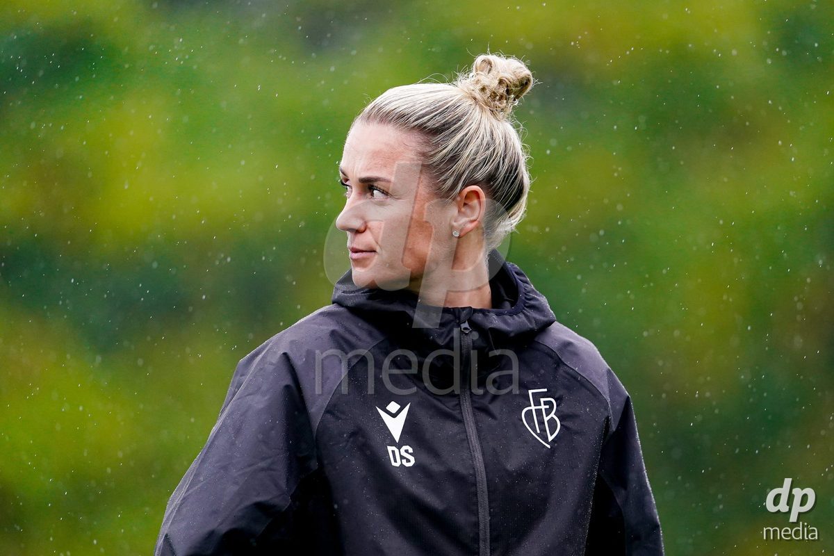 AARAU, SWITZERLAND - OCTOBER 17: Danique Stein, Head Coach of FC Basel 1893, during the AXA Women's Super League match between FC Aarau Frauen and FC Basel 1893 at Sportanlage Schachen on October 17, 2026 in Aarau, Switzerland.