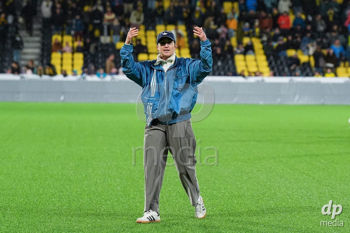 BERN, SWITZERLAND - OCTOBER 17: Laura Vetterlein, Headcoach of Grasshopper Club Zurich reacts after the loss during the AXA Women's Super League match between BSC YB Frauen and GC Frauenfussball at Wankdorf Stadion on October 17, 2026 in Bern, Switzerland.