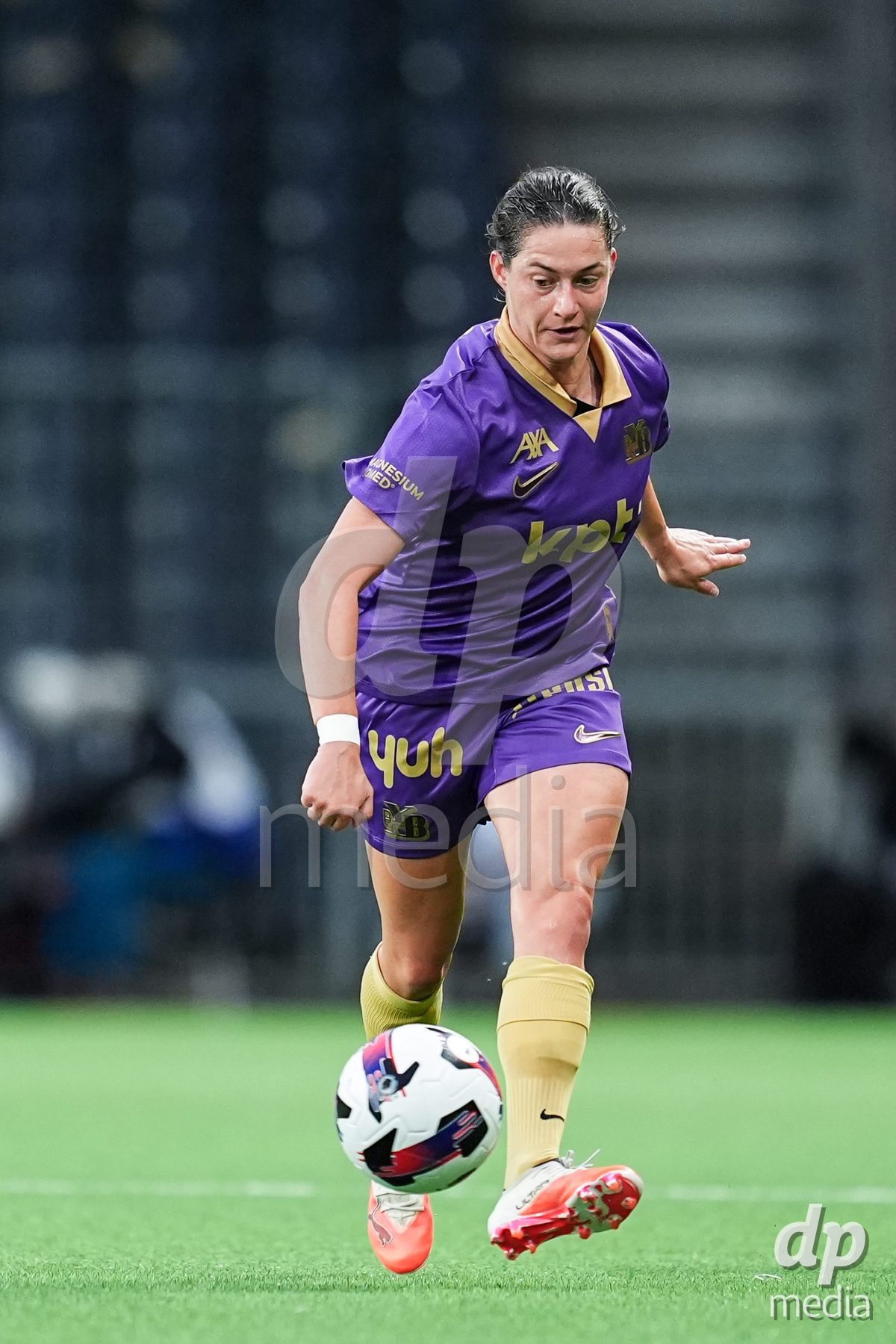 BERN, SWITZERLAND - OCTOBER 17: Wibke Meister of BSC YB Frauen controls the ball during the AXA Women's Super League match between BSC YB Frauen and GC Frauenfussball at Wankdorf Stadion on October 17, 2026 in Bern, Switzerland.