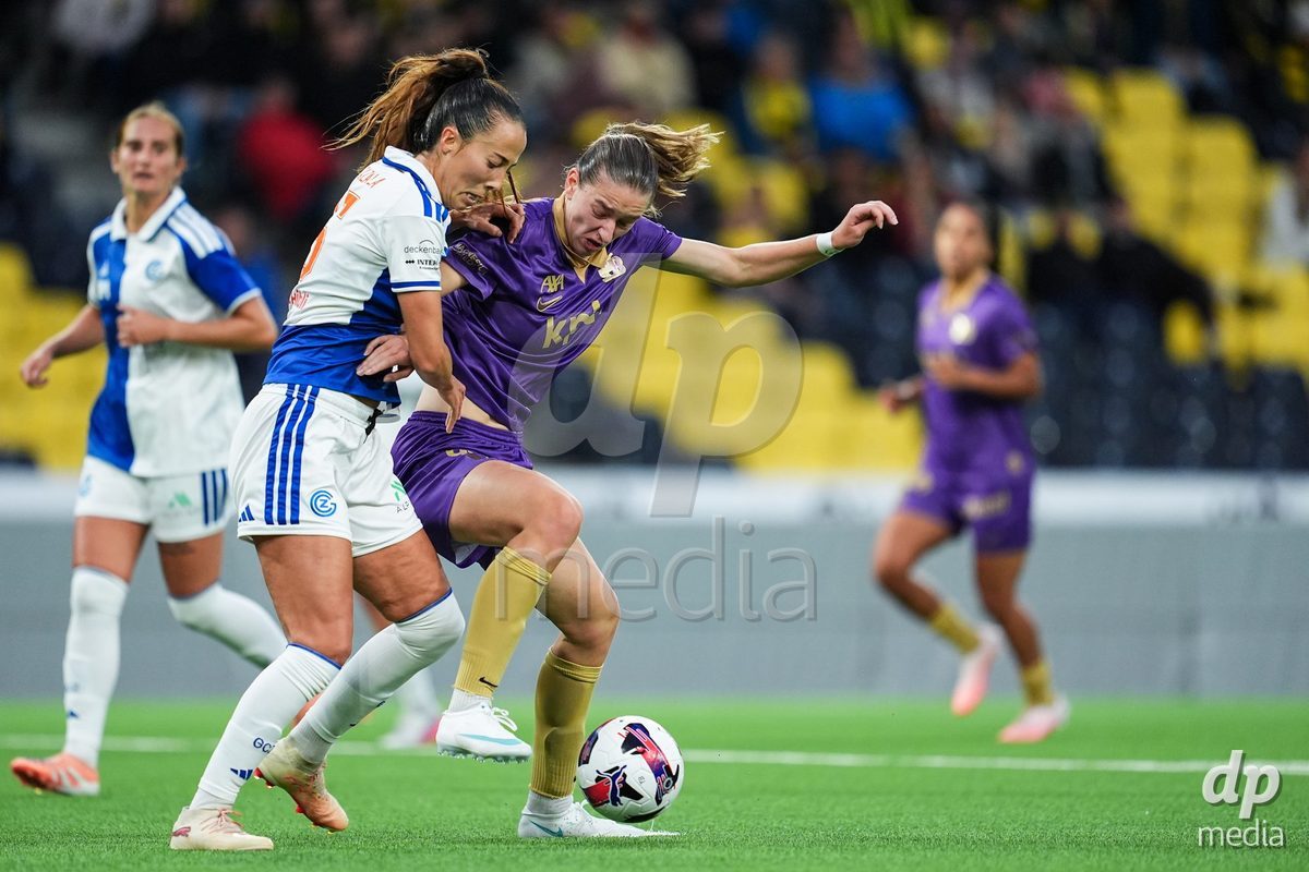 BERN, SWITZERLAND - OCTOBER 17: Marta Cazalla Garcia of GC Frauenfussball (L) and Wibke Meister of BSC YB Frauen (R) battle for the ball (duel)  during the AXA Women's Super League match between BSC YB Frauen and GC Frauenfussball at Wankdorf Stadion on October 17, 2026 in Bern, Switzerland.