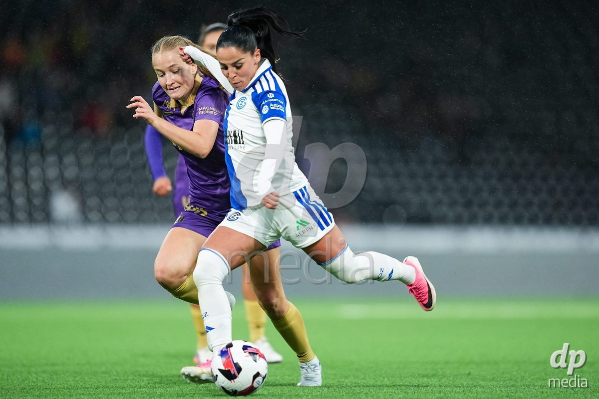 BERN, SWITZERLAND - OCTOBER 17: Noa Linn Munger of BSC YB Frauen (L) and Qendresa Krasniqi of GC Frauenfussball (R) battle for the ball (duel) during the AXA Women's Super League match between BSC YB Frauen and GC Frauenfussball at Wankdorf Stadion on October 17, 2026 in Bern, Switzerland.