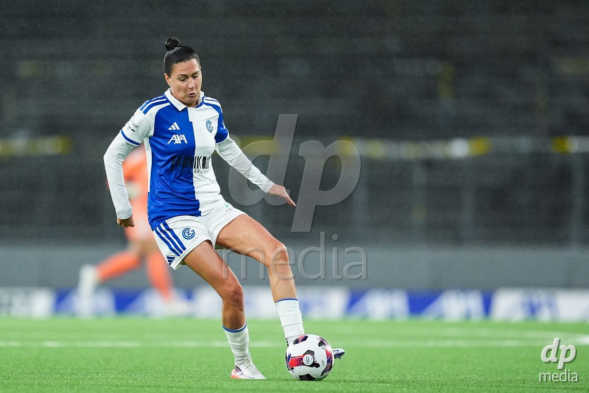 BERN, SWITZERLAND - OCTOBER 17: Melanie Muller of GC Frauenfussball passes the ball during the AXA Women's Super League match between BSC YB Frauen and GC Frauenfussball at Wankdorf Stadion on October 17, 2026 in Bern, Switzerland.
