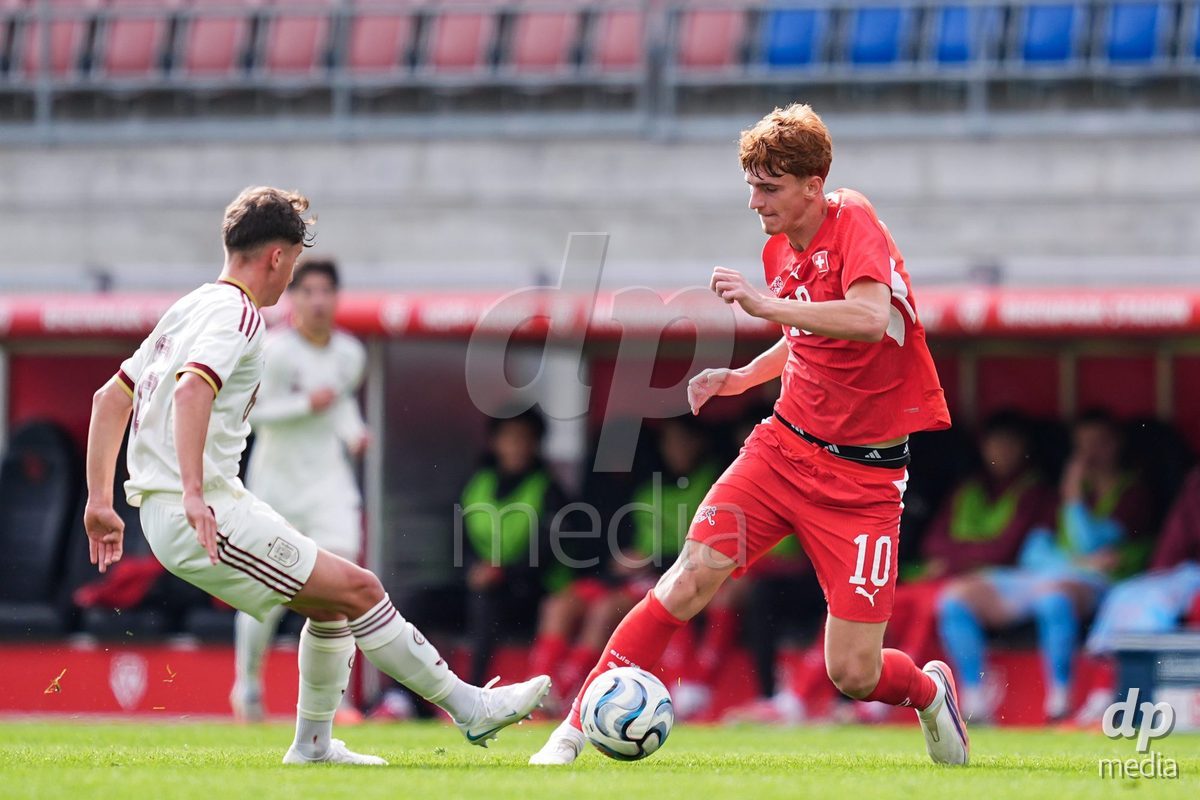 VADUZ, LIECHTENSTEIN - OCTOBER 18:  Eron Kele of Switzerland (R) battles for the ball during the UEFA European Under-17 Qualifier match between Switzerland and Spain at Rheinpark Stadion on October 18, 2026 in Vaduz, Liechtenstein.
