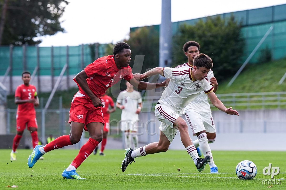 VADUZ, LIECHTENSTEIN - OCTOBER 18: Darren Okoh of Switzerland and Marc Santos of Spain battle for the ball (duel)  during the UEFA European Under-17 Qualifier match between Switzerland and Spain at Rheinpark Stadion on October 18, 2026 in Vaduz, Liechtenstein.