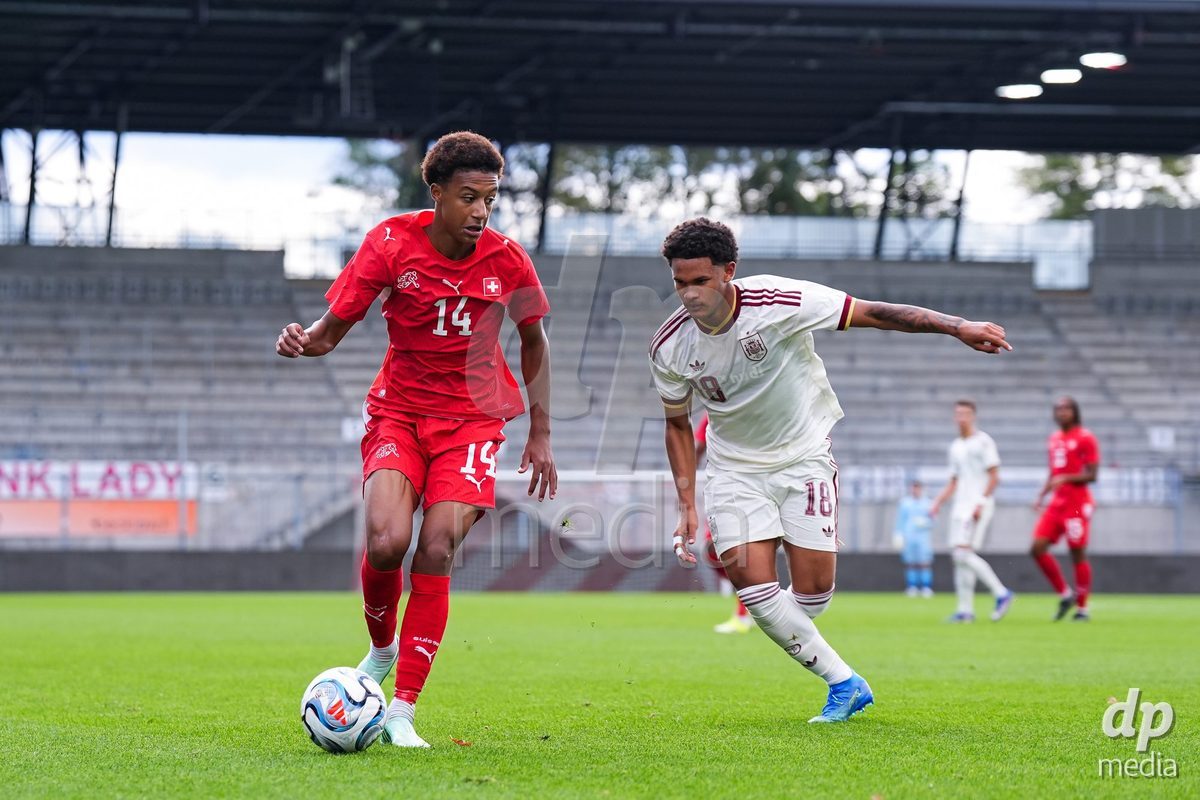 VADUZ, LIECHTENSTEIN - OCTOBER 18: Ryan Hare of Switzerland (L) and Darek Barriento of Spain (R) battle for the ball (duel) during the UEFA European Under-17 Qualifier match between Switzerland and Spain at Rheinpark Stadion on October 18, 2026 in Vaduz, Liechtenstein.