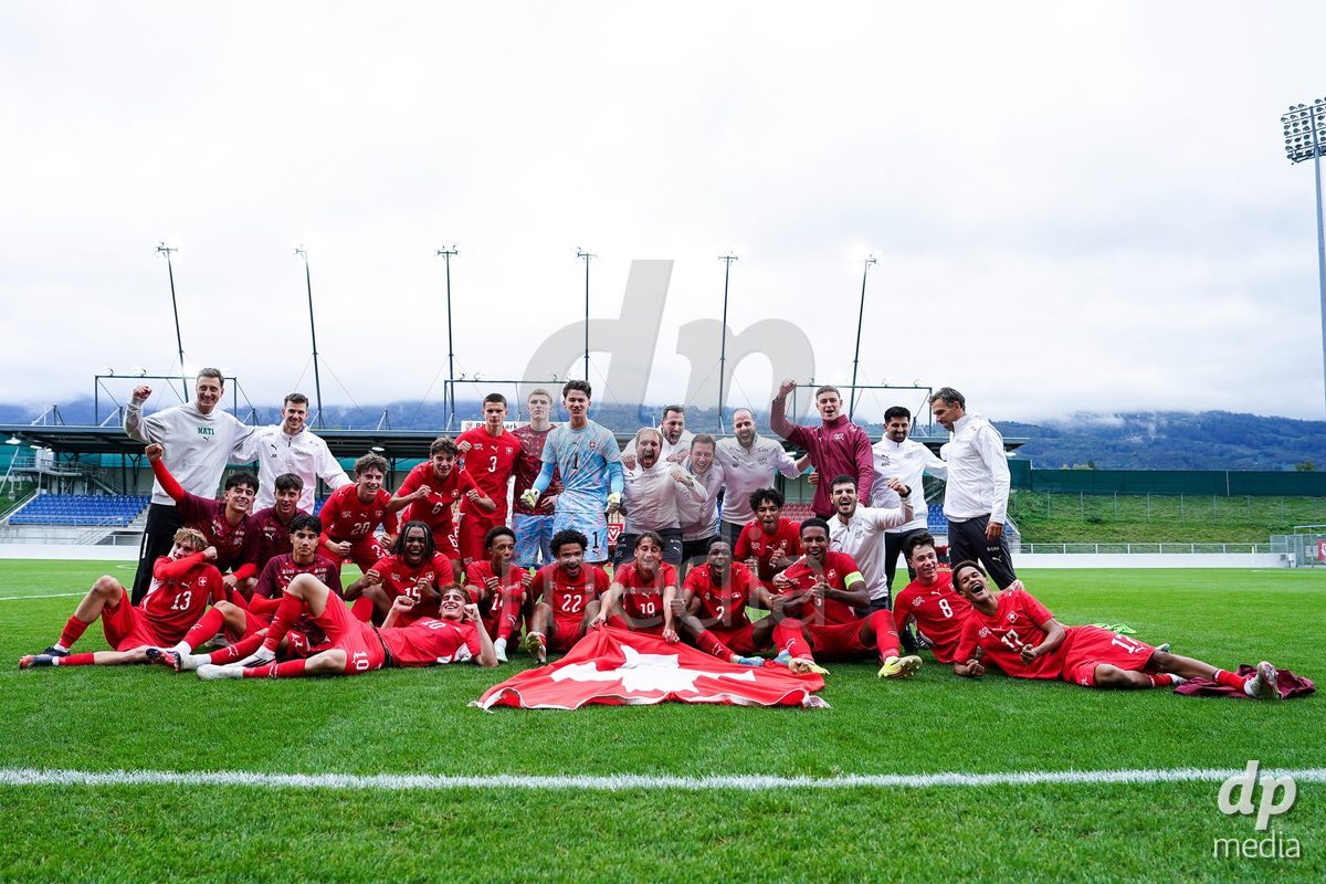 VADUZ, LIECHTENSTEIN - OCTOBER 18: Players of Switzerland celebrate the victory during the UEFA European Under-17 Qualifier match between Switzerland and Spain at Rheinpark Stadion on October 18, 2026 in Vaduz, Liechtenstein.