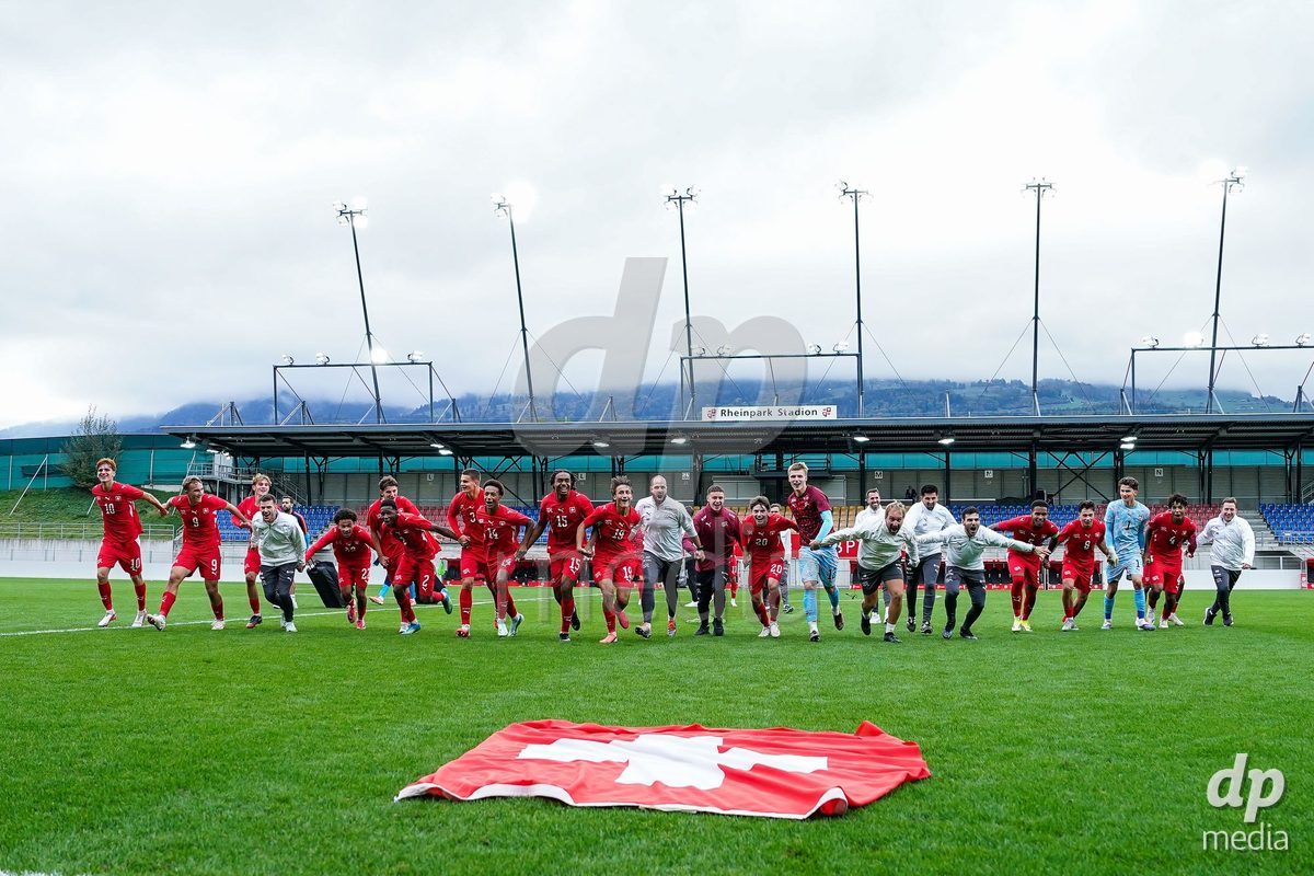 VADUZ, LIECHTENSTEIN - OCTOBER 18: Players of Switzerland celebrate the victory and entry into the nexxt round after the UEFA European Under-17 Qualifier match between Switzerland and Spain at Rheinpark Stadion on October 18, 2026 in Vaduz, Liechtenstein.