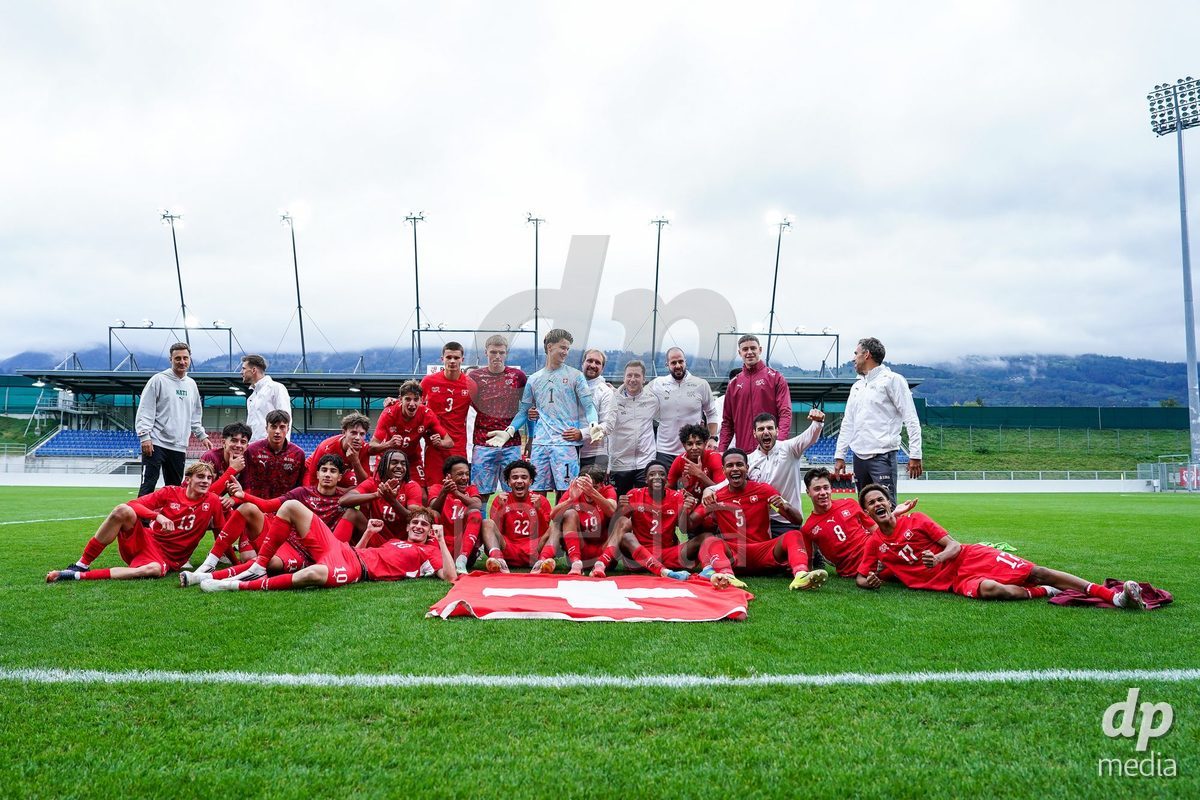 VADUZ, LIECHTENSTEIN - OCTOBER 18: Players of Switzerland celebrate the victory and entry into the nexxt round after the UEFA European Under-17 Qualifier match between Switzerland and Spain at Rheinpark Stadion on October 18, 2026 in Vaduz, Liechtenstein.