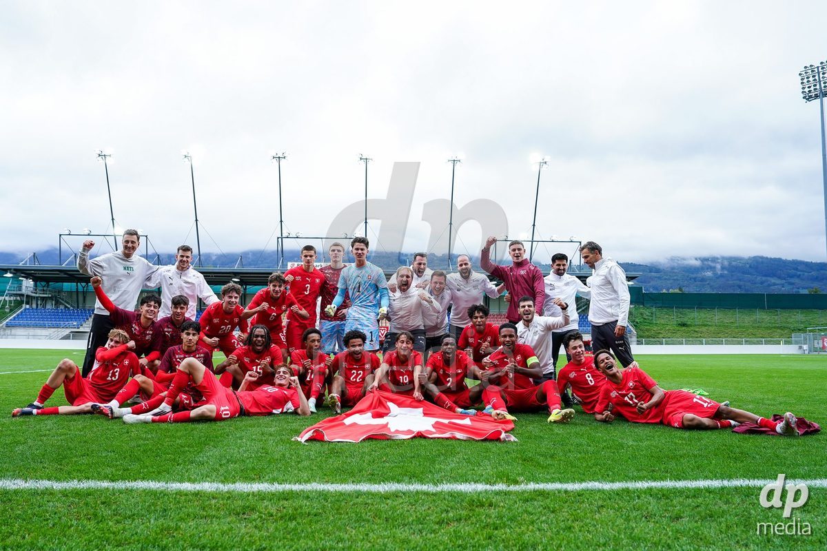 VADUZ, LIECHTENSTEIN - OCTOBER 18: Players of Switzerland celebrate the victory and entry into the nexxt round after the UEFA European Under-17 Qualifier match between Switzerland and Spain at Rheinpark Stadion on October 18, 2026 in Vaduz, Liechtenstein.
