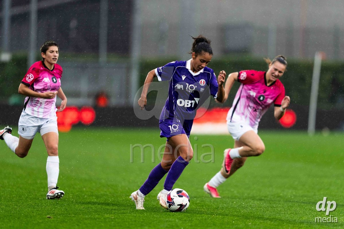 YVERDON-LES-BAINS, SWITZERLAND - OCTOBER 18: 11 Ramona Kannady of FC Rapperswil-Jona in action with the ball during the AXA Women's Super League match between FC Yverdon Women and FC Rapperswil-Jona at Stade Municipal on October 18, 2026 in Yverdon-les-Bains, Switzerland.
