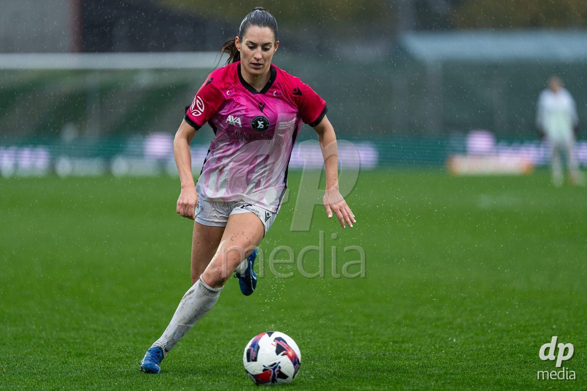 YVERDON-LES-BAINS, SWITZERLAND - OCTOBER 18: Andrea Maddalen Sierra Larrauri of Yverdon Sport Women runs with the ball during the AXA Women's Super League match between FC Yverdon Women and FC Rapperswil-Jona at Stade Municipal on October 18, 2026 in Yverdon-les-Bains, Switzerland.