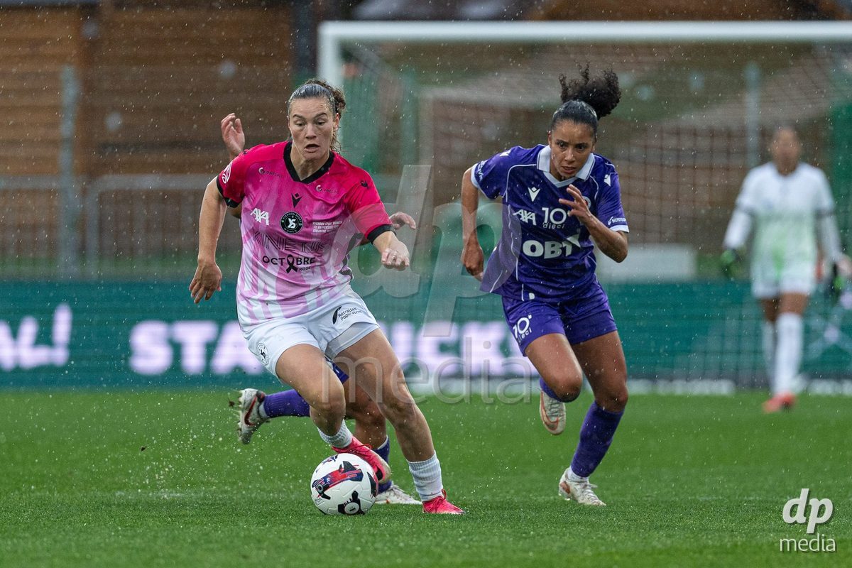 YVERDON-LES-BAINS, SWITZERLAND - OCTOBER 18: Zia Girardin of Yverdon Sport Women drives the ball during the AXA Women's Super League match between FC Yverdon Women and FC Rapperswil-Jona at Stade Municipal on October 18, 2026 in Yverdon-les-Bains, Switzerland.