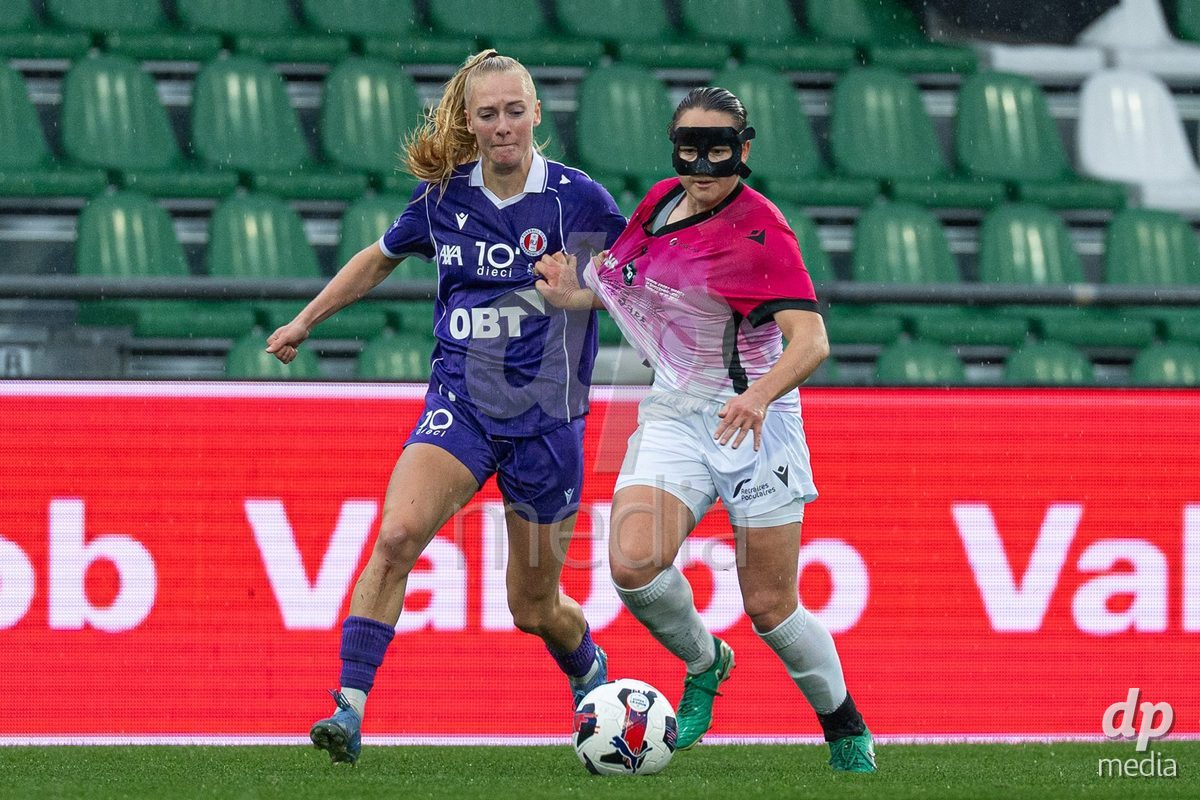 YVERDON-LES-BAINS, SWITZERLAND - OCTOBER 18: Chloé Warpelin of Yverdon Sport Women battles for the ball during the AXA Women's Super League match between FC Yverdon Women and FC Rapperswil-Jona at Stade Municipal on October 18, 2026 in Yverdon-les-Bains, Switzerland.