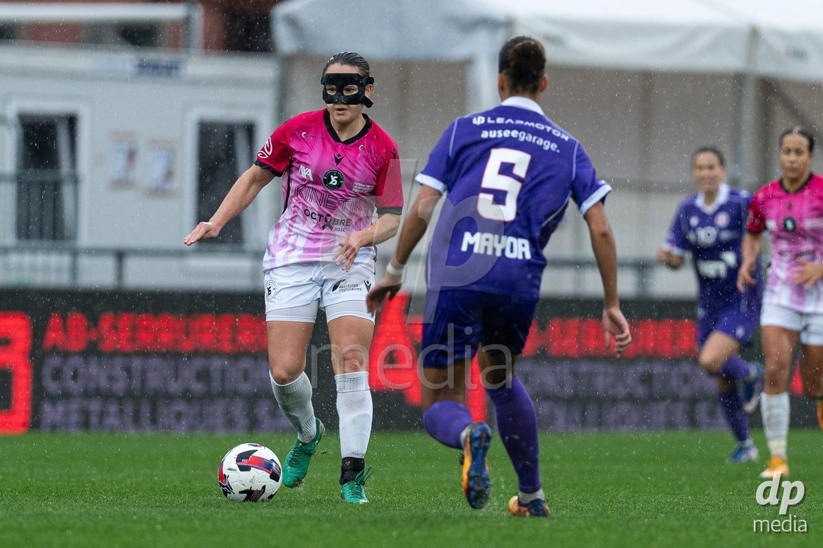 YVERDON-LES-BAINS, SWITZERLAND - OCTOBER 18: Chloé Warpelin of Yverdon Sport Women in action during the AXA Women's Super League match between FC Yverdon Women and FC Rapperswil-Jona at Stade Municipal on October 18, 2026 in Yverdon-les-Bains, Switzerland.