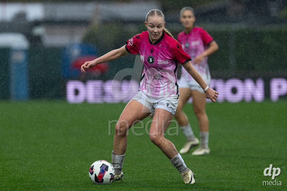 YVERDON-LES-BAINS, SWITZERLAND - OCTOBER 18: Léane Fontaine of Yverdon Sport Women controls the ball during the AXA Women's Super League match between FC Yverdon Women and FC Rapperswil-Jona at Stade Municipal on October 18, 2026 in Yverdon-les-Bains, Switzerland.