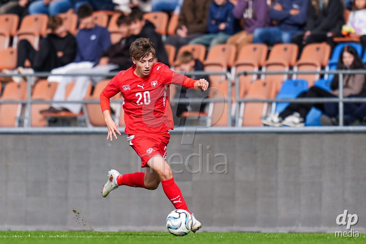 VADUZ, LIECHTENSTEIN - OCTOBER 18: Loan Thommen of Switzerland controls the ball during the UEFA European Under-17 Qualifier match between Switzerland and Spain at Rheinpark Stadion on October 18, 2026 in Vaduz, Liechtenstein.