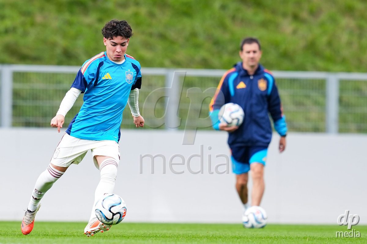VADUZ, LIECHTENSTEIN - OCTOBER 18: Joaquin Sanchez of Spain during warm up prior to the UEFA European Under-17 Qualifier match between Switzerland and Spain at Rheinpark Stadion on October 18, 2026 in Vaduz, Liechtenstein.