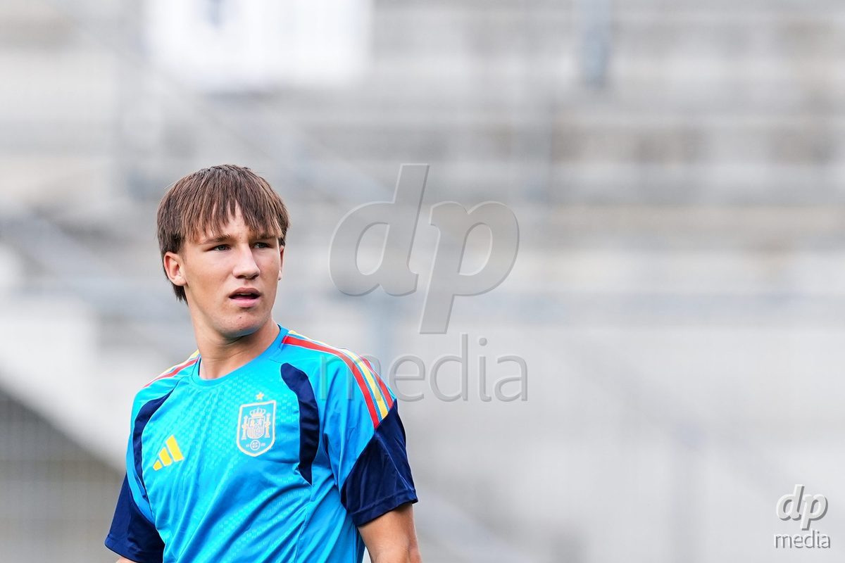 VADUZ, LIECHTENSTEIN - OCTOBER 18: Hugo Garces of Spain during warm up prior to the UEFA European Under-17 Qualifier match between Switzerland and Spain at Rheinpark Stadion on October 18, 2026 in Vaduz, Liechtenstein.