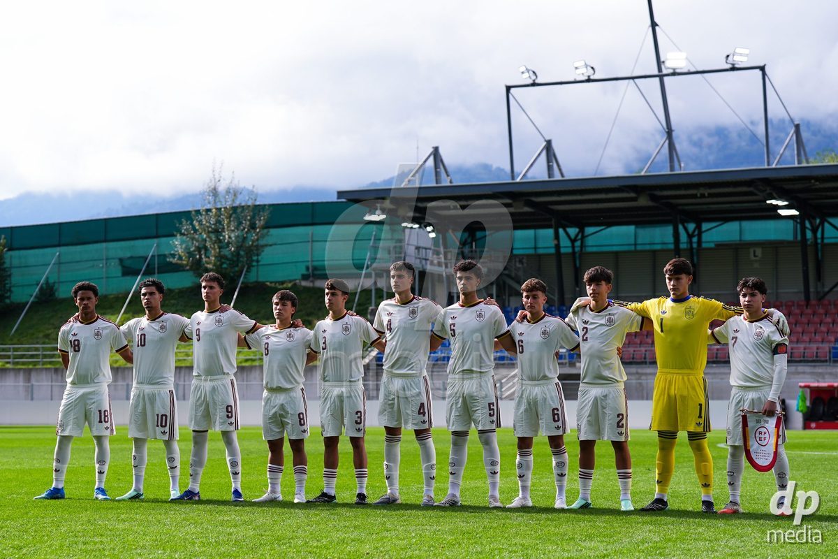 VADUZ, LIECHTENSTEIN - OCTOBER 18: Players of Spain during the national anthem prior to the UEFA European Under-17 Qualifier match between Switzerland and Spain at Rheinpark Stadion on October 18, 2026 in Vaduz, Liechtenstein.