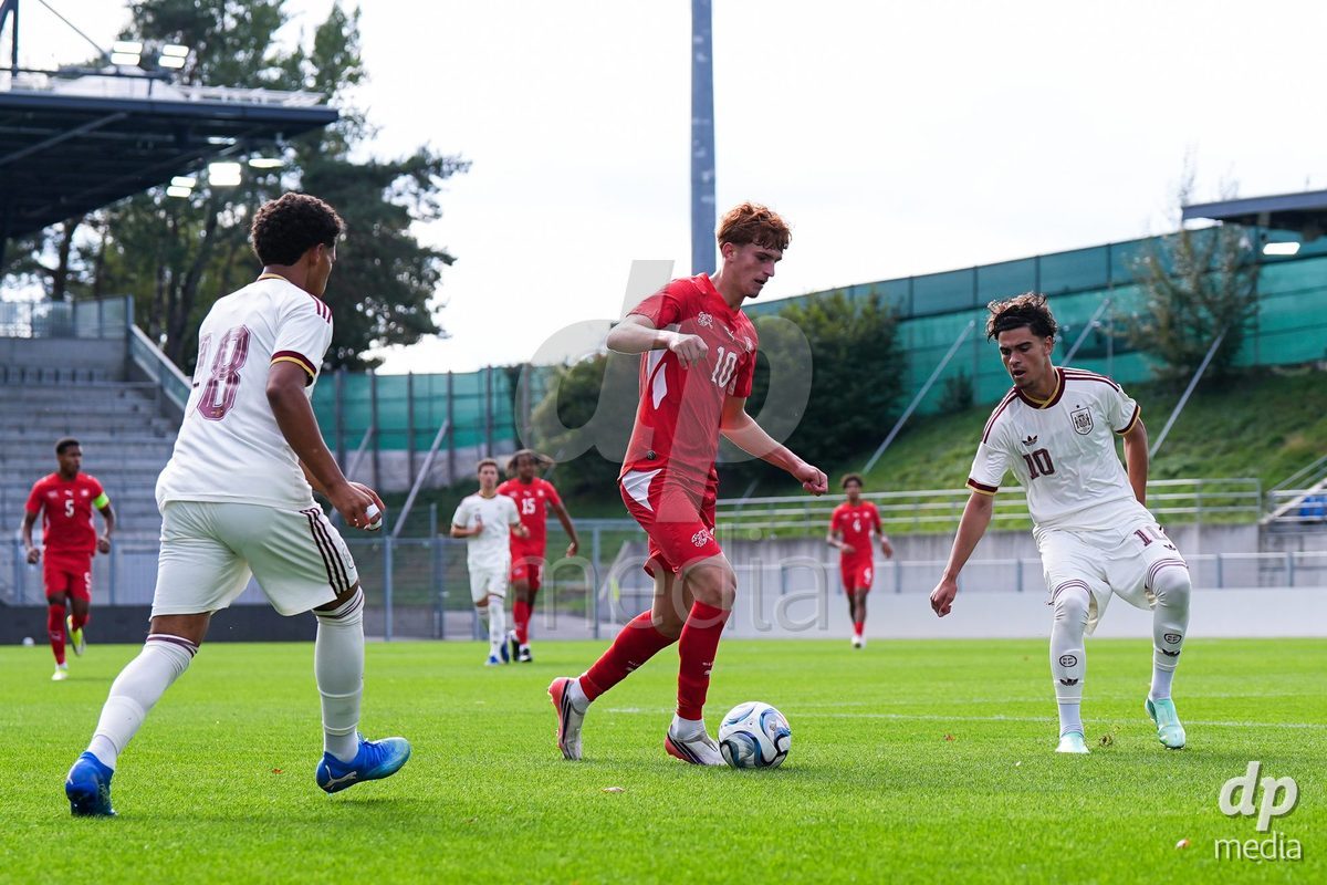 VADUZ, LIECHTENSTEIN - OCTOBER 18: Eron Kele of Switzerland /C) battles for the ball (duel) during the UEFA European Under-17 Qualifier match between Switzerland and Spain at Rheinpark Stadion on October 18, 2026 in Vaduz, Liechtenstein.