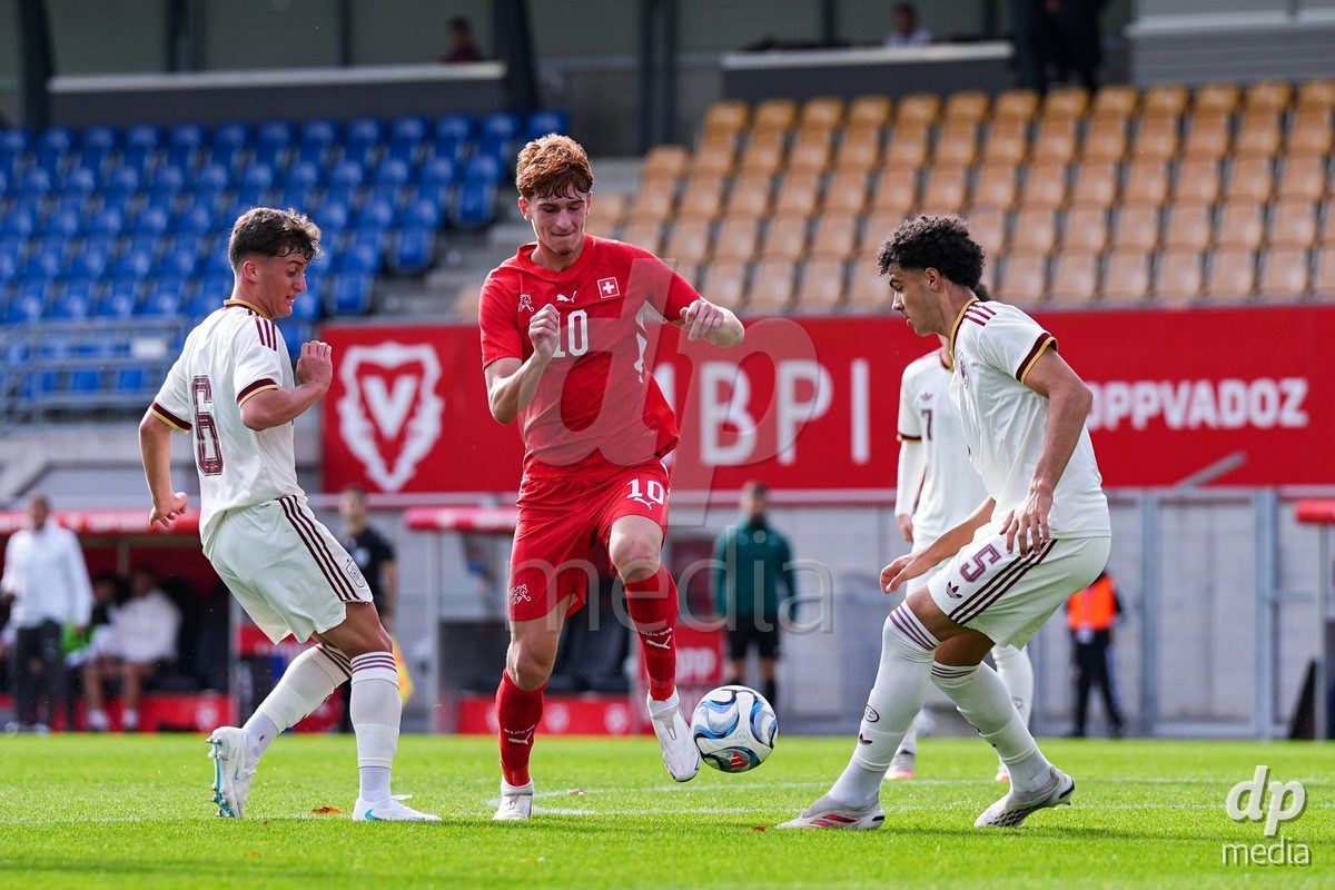 VADUZ, LIECHTENSTEIN - OCTOBER 18: Eron Kele of Switzerland (C) battles for the ball against Alvaro Fernandez of Spain and Asier Sanchez of Spain during the UEFA European Under-17 Qualifier match between Switzerland and Spain at Rheinpark Stadion on October 18, 2026 in Vaduz, Liechtenstein.