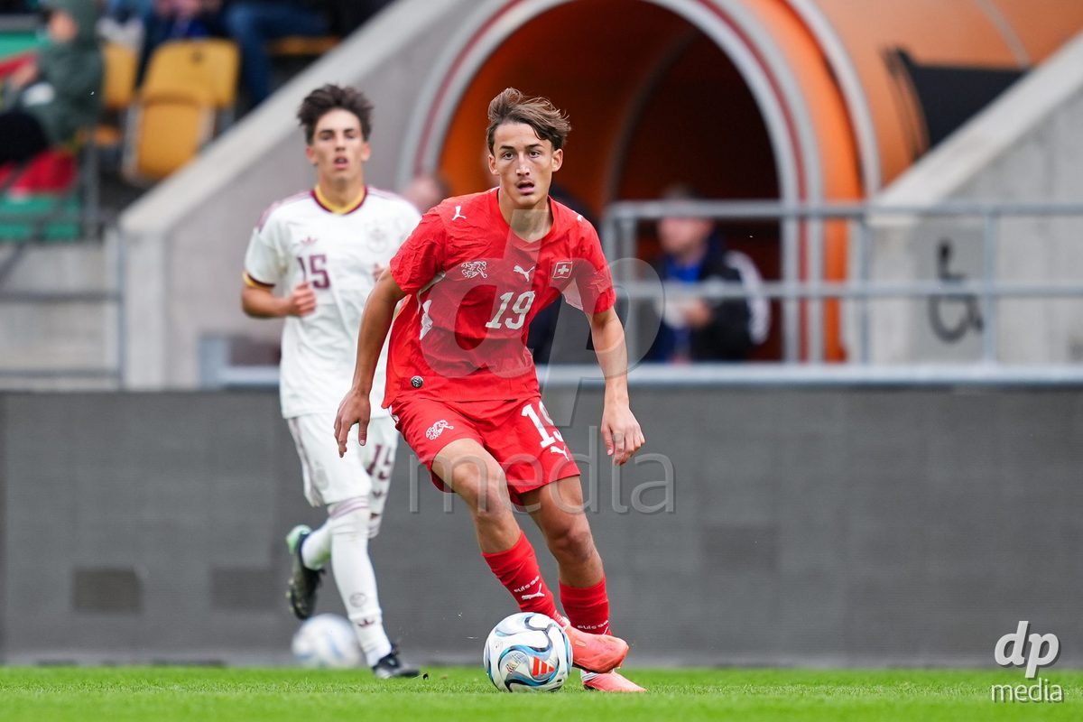 VADUZ, LIECHTENSTEIN - OCTOBER 18: Eron Dreshaj of Switzerland controls the ball during the UEFA European Under-17 Qualifier match between Switzerland and Spain at Rheinpark Stadion on October 18, 2026 in Vaduz, Liechtenstein.