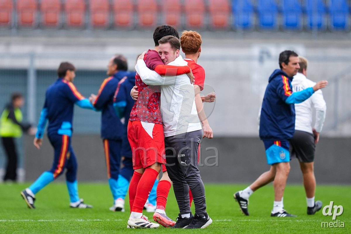 VADUZ, LIECHTENSTEIN - OCTOBER 18: Players of Switzerland celebratre during the UEFA European Under-17 Qualifier match between Switzerland and Spain at Rheinpark Stadion on October 18, 2026 in Vaduz, Liechtenstein.