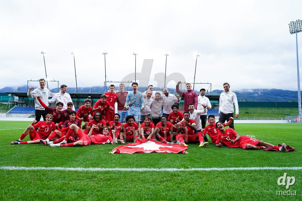 VADUZ, LIECHTENSTEIN - OCTOBER 18: Players of Switzerland celebrate the victory and pose for a photo after the UEFA European Under-17 Qualifier match between Switzerland and Spain at Rheinpark Stadion on October 18, 2026 in Vaduz, Liechtenstein.