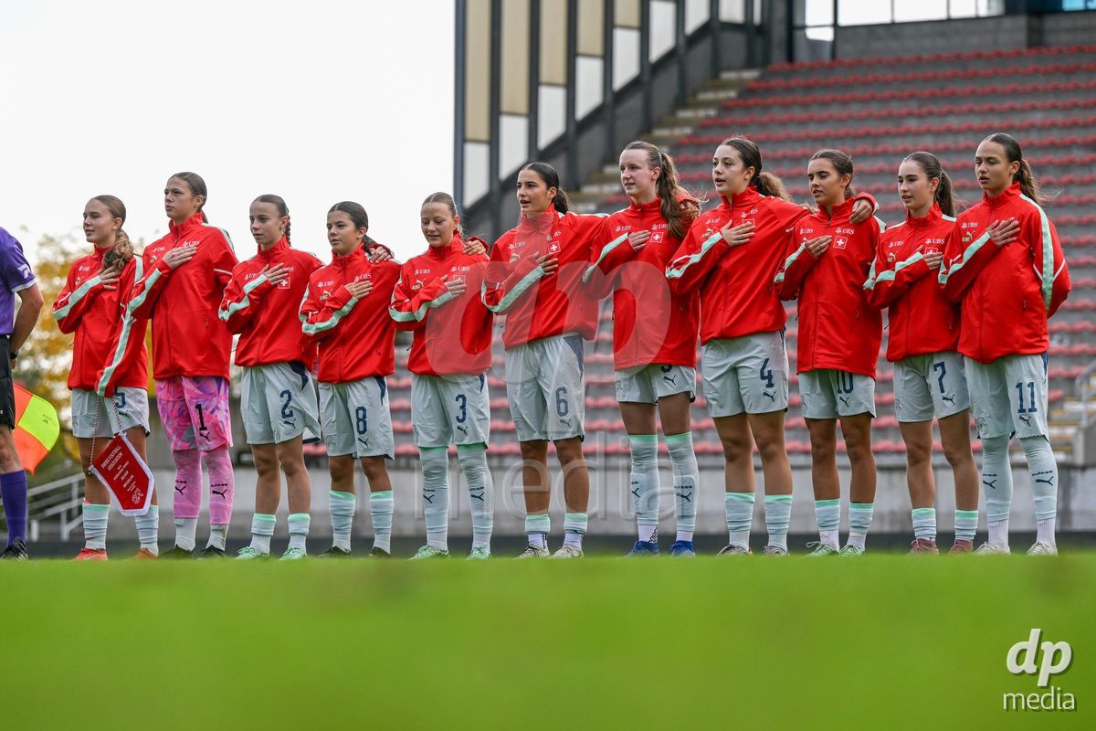 MOUSCRON, BELGIUM - OCTOBER 22: team line up of Switzerland pictured during the International Women's Friendly match between Belgium U16 and Switzerland U16 at Le Cannonier on October 22, 2026 in Mouscron, Belgium.
