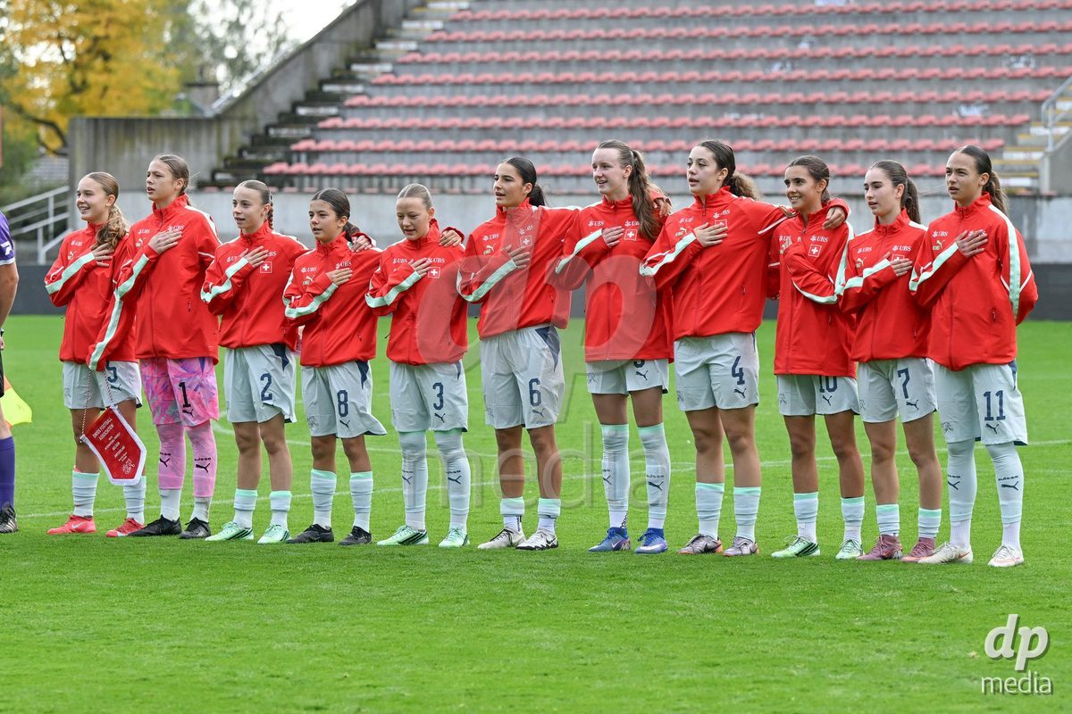 MOUSCRON, BELGIUM - OCTOBER 22: team line up of Switzerland pictured during the International Women's Friendly match between Belgium U16 and Switzerland U16 at Le Cannonier on October 22, 2026 in Mouscron, Belgium.