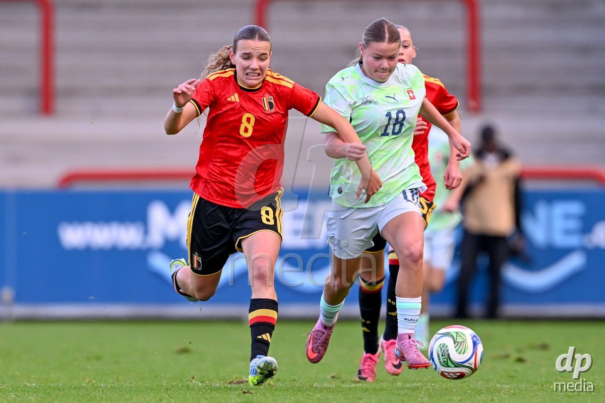 MOUSCRON, BELGIUM - OCTOBER 22: Sara Prieto Calvino (8) of Belgium fighting for the ball with Chiara Mosimann (18) of Switzerland during the International Women's Friendly match between Belgium U16 and Switzerland U16 at Le Cannonier on October 22, 2026 in Mouscron, Belgium.