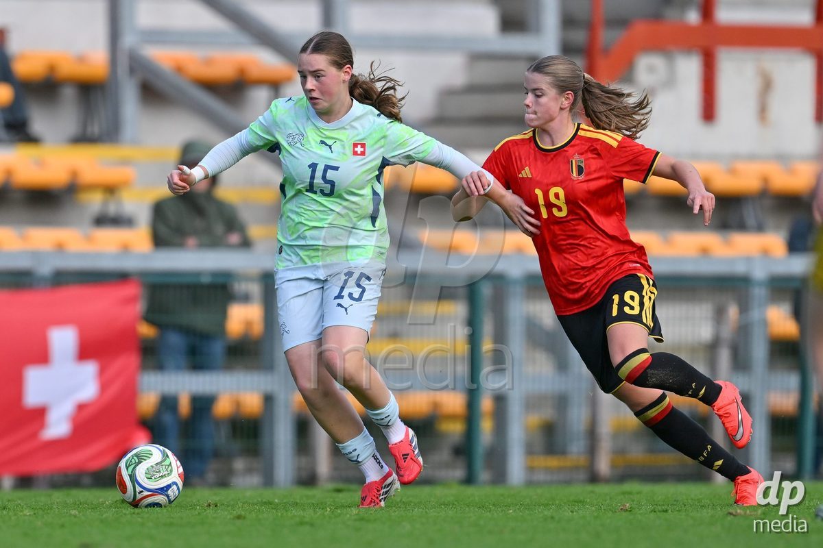 MOUSCRON, BELGIUM - OCTOBER 22: Elena Fluckiger (15) of Switzerland fighting for the ball with Susanna Vansteenkiste (19) of Belgium during the International Women's Friendly match between Belgium U16 and Switzerland U16 at Le Cannonier on October 22, 2026 in Mouscron, Belgium.