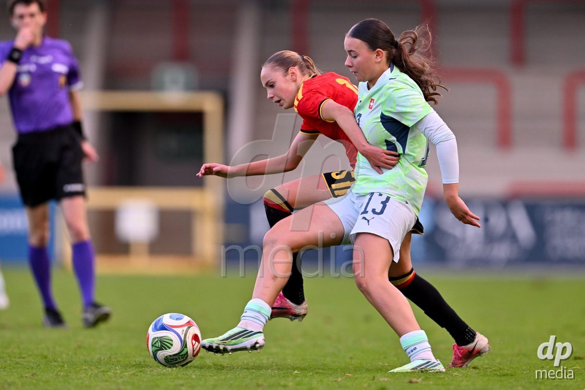 MOUSCRON, BELGIUM - OCTOBER 22: Nore Rens (15) of Belgium fighting for the ball with Juliette Baland (13) of Switzerland  during the International Women's Friendly match between Belgium U16 and Switzerland U16 at Le Cannonier on October 22, 2026 in Mouscron, Belgium.