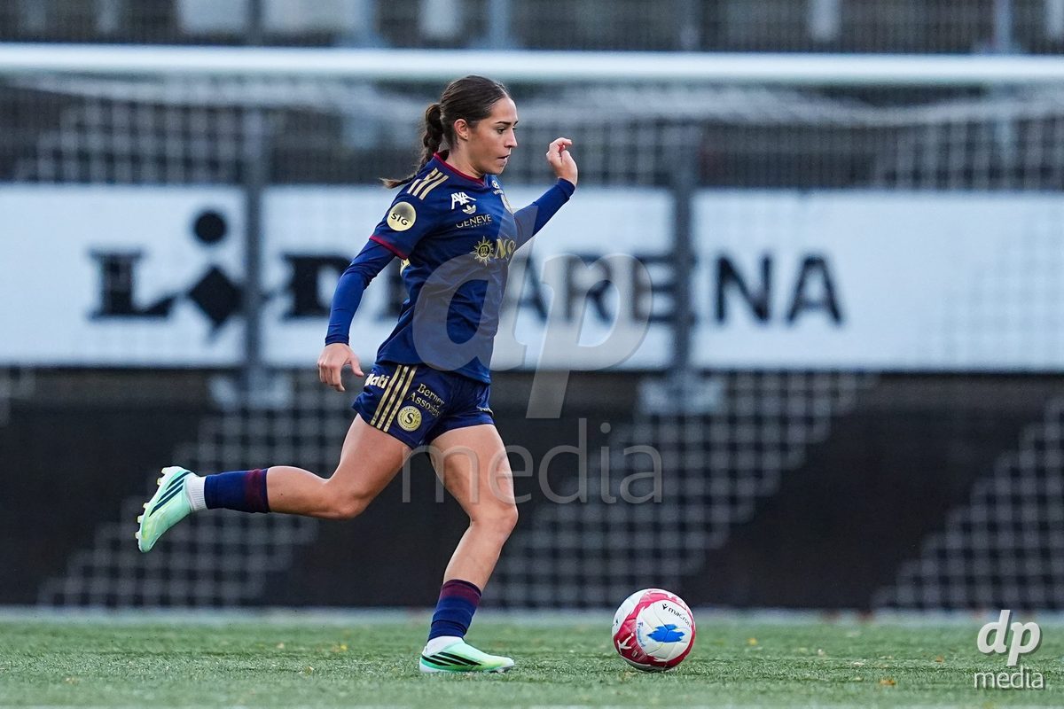 WIL, SWITZERLAND - OCTOBER 24: Amina Muratovic of Servette FC Chenois Feminin controls the ball during the AXA Women's Cup match between FC Wil 1900 and Servette FC Chenois Feminin at Lidl Sportpark on October 24, 2026 in Wil, Switzerland.