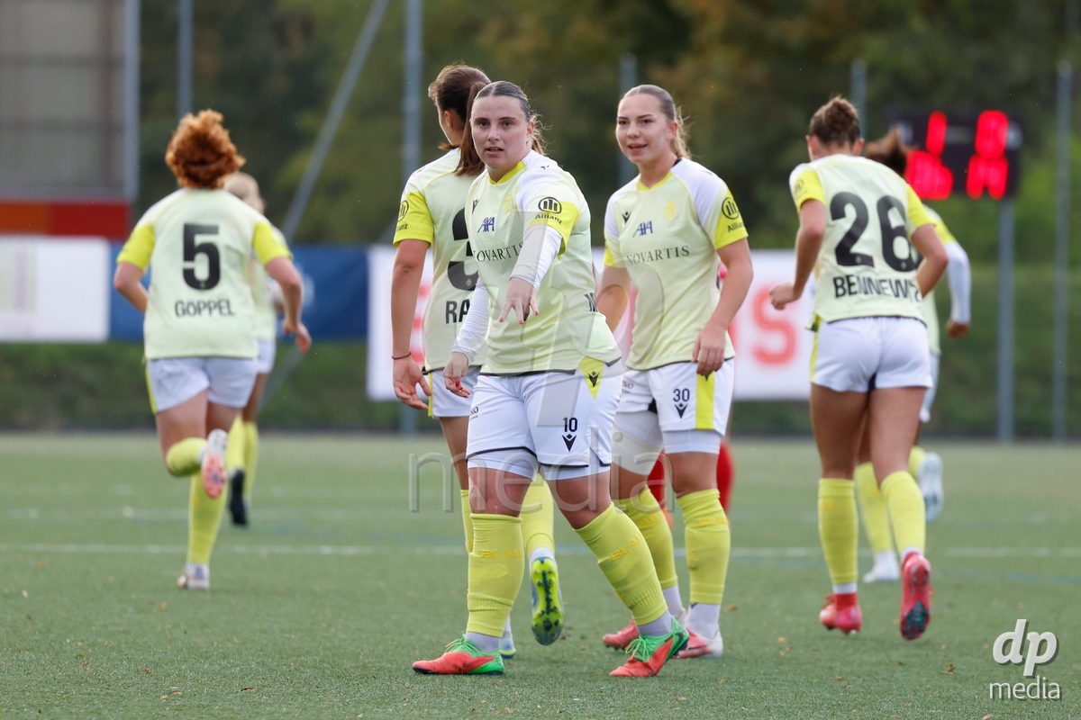 AARAU, SWITZERLAND - OCTOBER 24: Julia Matuschewski of FC Basel 1893 celebrating the the Team of FC Basel 1893 after scoring the first equalizer during the AXA Women's Cup match between FC Aarau Frauen and FC Basel 1893 at Sportanlage Schachen on October 24, 2026 in Aarau, Switzerland.