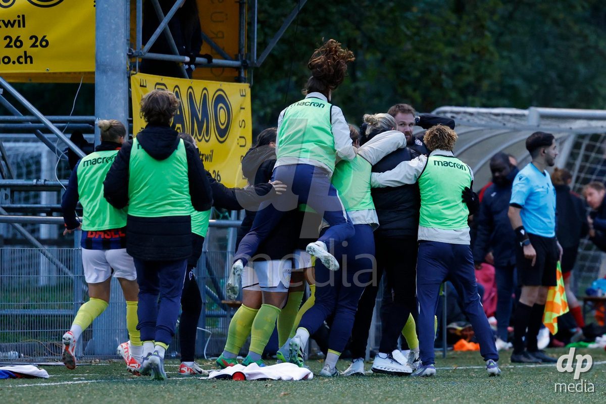 AARAU, SWITZERLAND - OCTOBER 24: Danique Stein of FC Basel 1893 celebrating with the team after the final goal during the AXA Women's Cup match between FC Aarau Frauen and FC Basel 1893 at Sportanlage Schachen on October 24, 2026 in Aarau, Switzerland.