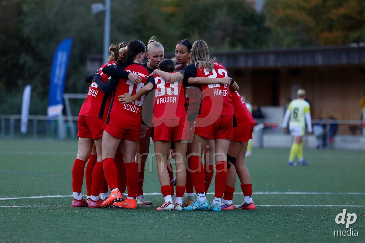 AARAU, SWITZERLAND - OCTOBER 24: Tabea Schutt of FC Aarau Frauen celebrating with the Team of FC Aarau Frauen after scoring the second equalizer during the AXA Women's Cup match between FC Aarau Frauen and FC Basel 1893 at Sportanlage Schachen on October 24, 2026 in Aarau, Switzerland.