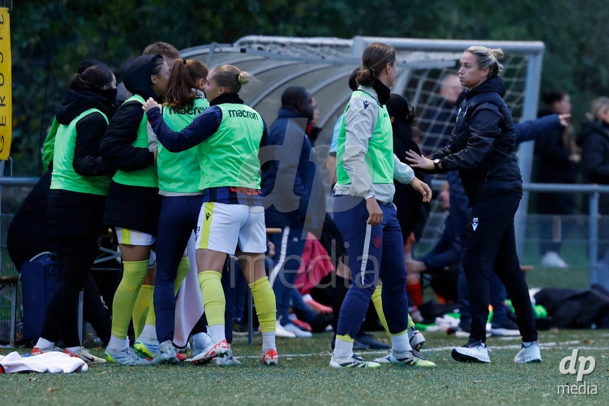 AARAU, SWITZERLAND - OCTOBER 24: Danique Stein of FC Basel 1893 celebrating with the team after the final goal during the AXA Women's Cup match between FC Aarau Frauen and FC Basel 1893 at Sportanlage Schachen on October 24, 2026 in Aarau, Switzerland.