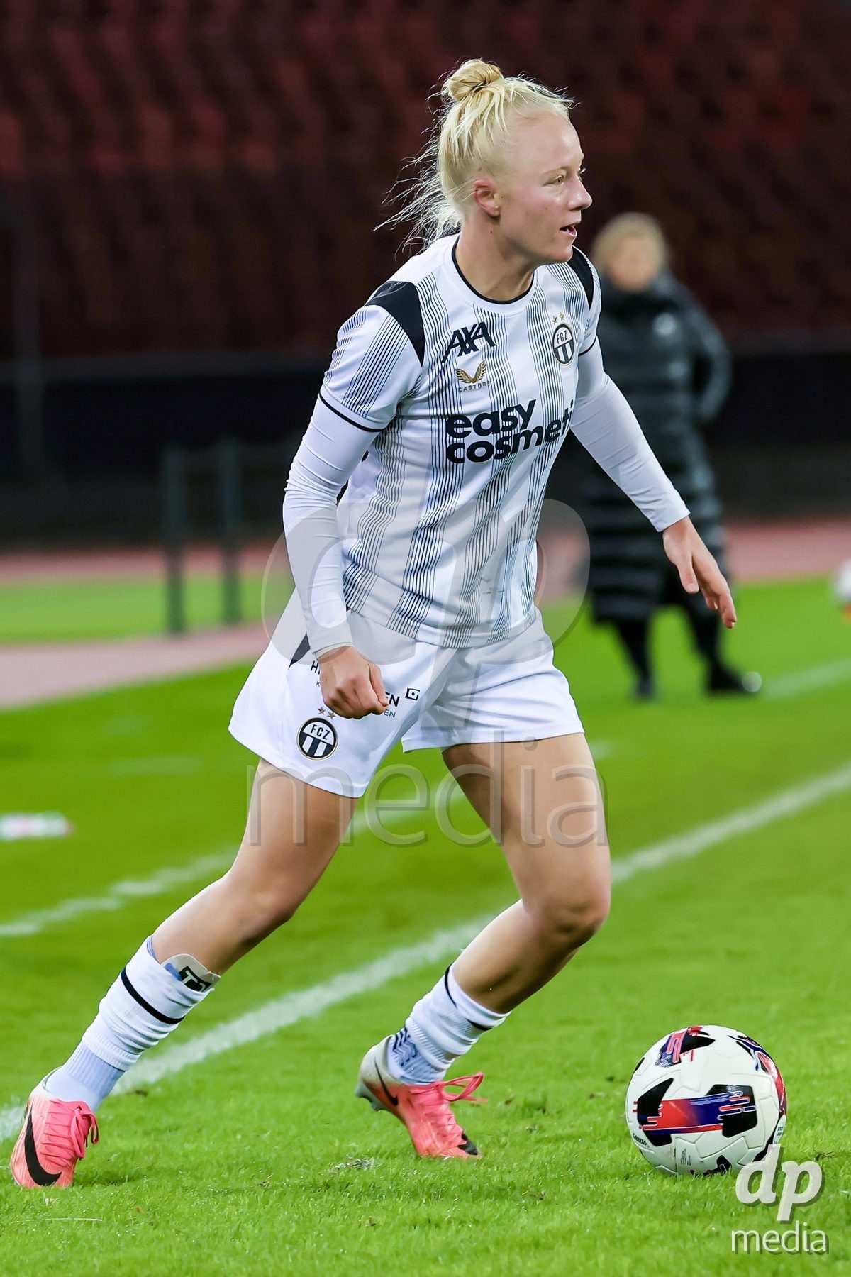 ZURICH, SWITZERLAND - OCTOBER 24: Chiara Bücher from the FC Zürich Frauen (L) during the AXA Women's Cup match between FC Zurich and BSC YB Frauen at Letzigrund on October 24, 2026 in Zurich, Switzerland.