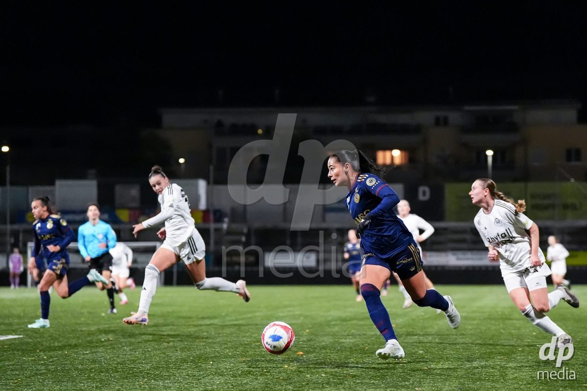 WIL, SWITZERLAND - OCTOBER 24: Meriame Terchoun of Servette FC Chenois Feminin controls the ball during the AXA Women's Cup match between FC Wil 1900 and Servette FC Chenois Feminin at Lidl Sportpark on October 24, 2026 in Wil, Switzerland.