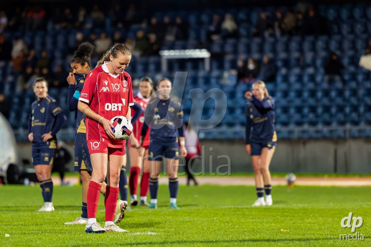 LUZERN, SWITZERLAND - OCTOBER 24: 17 Leyla Mcfarland of FC Rapperswil-Jona taking the penalty during the AXA Women's Cup match between FC Luzern and FC Rapperswil-Jona at Hubelmatt on October 24, 2026 in Luzern, Switzerland.